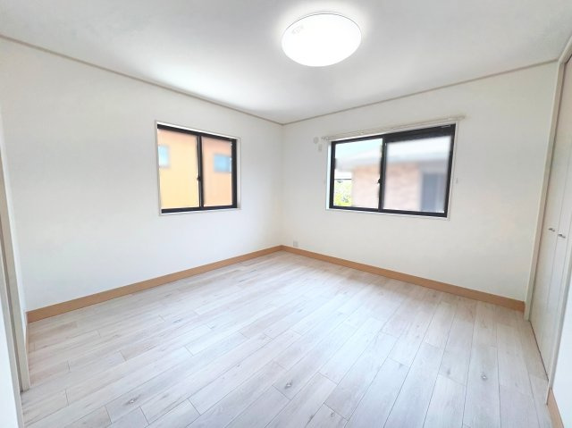 【洋室】 | 鈴鹿市稲生塩屋１丁目 | ２階洋室
