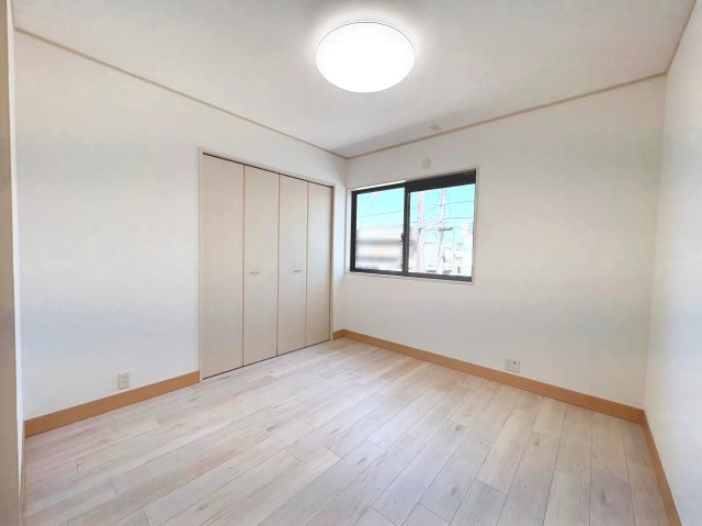 【洋室】 | 鈴鹿市稲生塩屋１丁目 | ２階洋室
