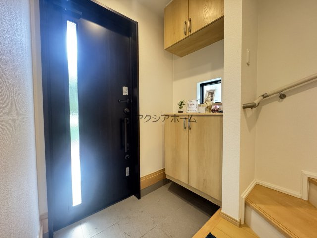 所沢市若狭3丁目・全2棟　新築一戸建　A号棟　～LDK17帖～の玄関
