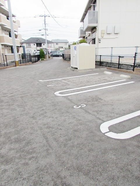 サンヴィオラ白水の駐車場