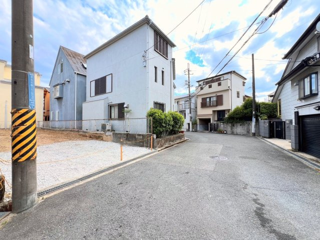 粟生外院2丁目の前面道路含む現地写真