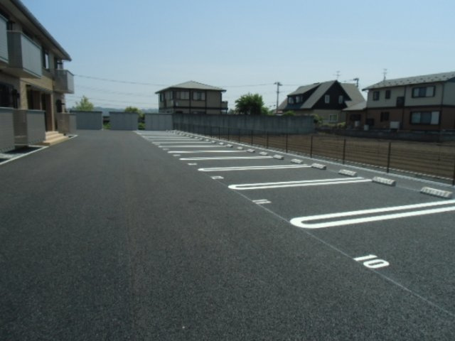 ソレイユ上諏訪の駐車場