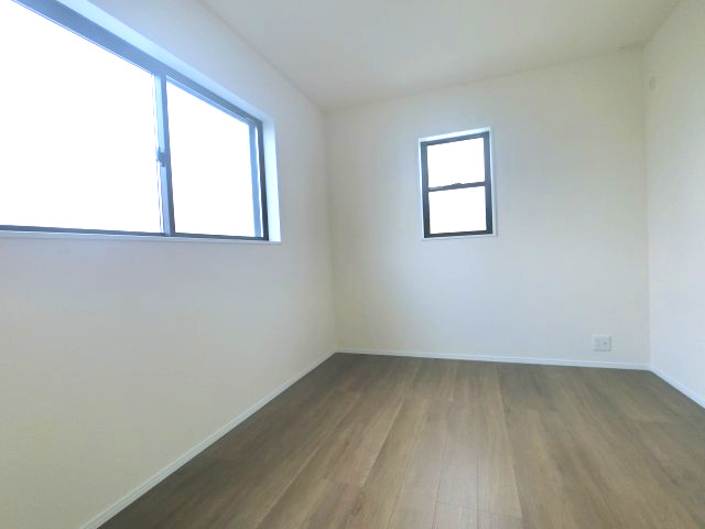 北野町今山 4号棟の洋室|洋室③　6帖のお部屋　2面から差し込む光で部屋が明るいです
