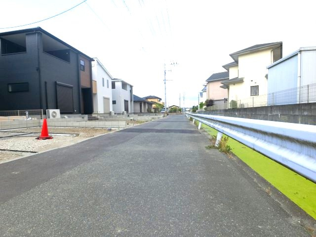 北野町今山 4号棟の前面道路含む現地写真