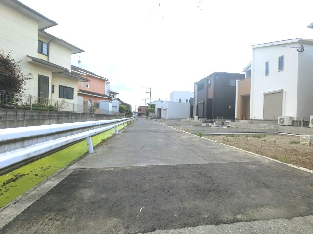 北野町今山 4号棟の前面道路含む現地写真