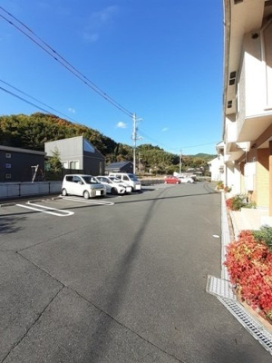【駐車場】 | アンジュメゾンＣ | 車をお持ちの方に嬉しい駐車場付きの物件です