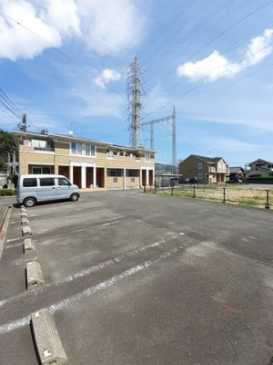 【駐車場】 | ヴィクトリアハウス－Ａ | 車をお持ちの方に嬉しい駐車場付きの物件です