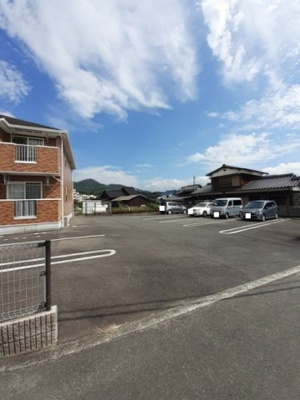 【駐車場】 | ウィスタリアＡ | 駐車場があります