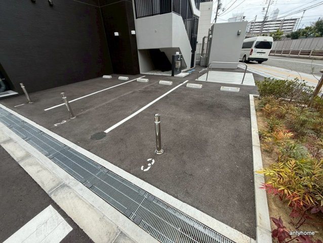 エスリード難波ALLURE　仲介手数料無料の駐車場