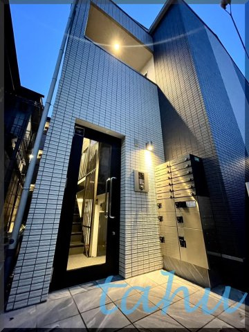 中野区東中野１丁目の賃貸マンションのエントランス