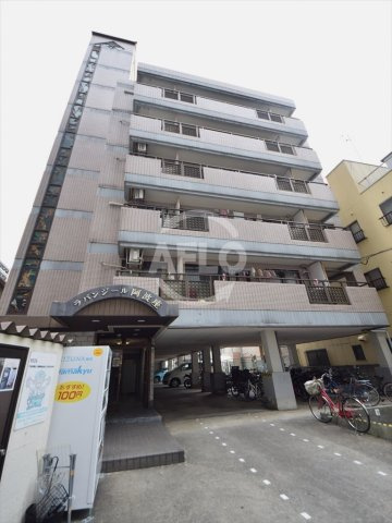 ラパンジール阿波座の外観