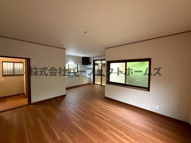 禁野本町1丁目戸建　賃貸の居間・リビング|リビングです