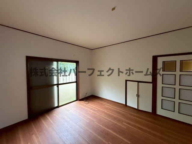禁野本町1丁目戸建　賃貸の居間・リビング|ゆったりとしたリビングです