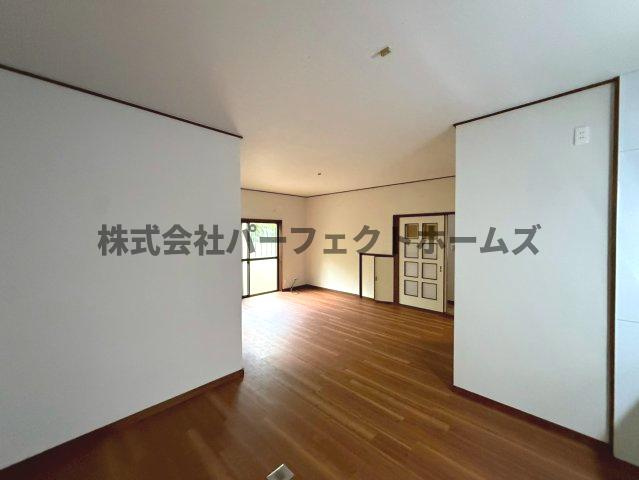 禁野本町1丁目戸建　賃貸の居間・リビング|おしゃれなリビングです