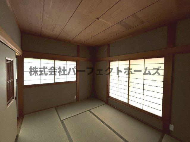 禁野本町1丁目戸建　賃貸の和室|明るい和室です