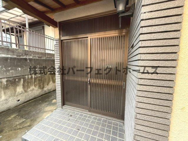 禁野本町1丁目戸建　賃貸のエントランス|毎日通るエントランスはこのようになっています