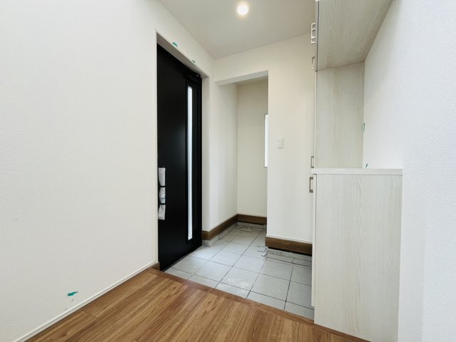 東海市加木屋町鎌吉良根33番32『仲介手数料無料』新築一戸建て・建売の玄関