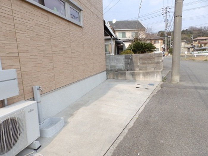 xevo小串戸建の駐車場