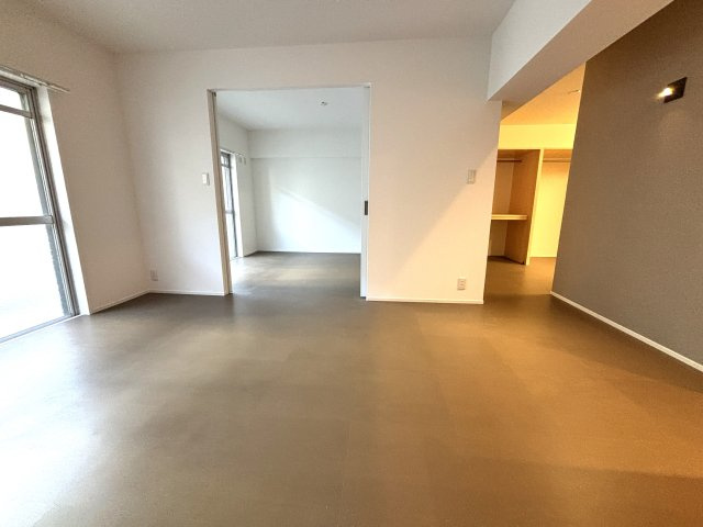 ﾃﾝｸﾞｯﾄﾞ西新eastの居間・リビング