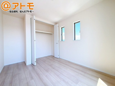 【子供部屋】 | 三島市平田123番　新築一戸建て　全1棟 | 広々使える収納付きの洋室です♪
