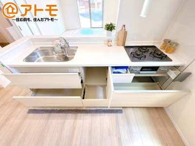 【キッチン】 | 三島市平田123番　新築一戸建て　全1棟 | 対面タイプならキッチン内にいながらご家族やお客様との会話が楽しめます♪