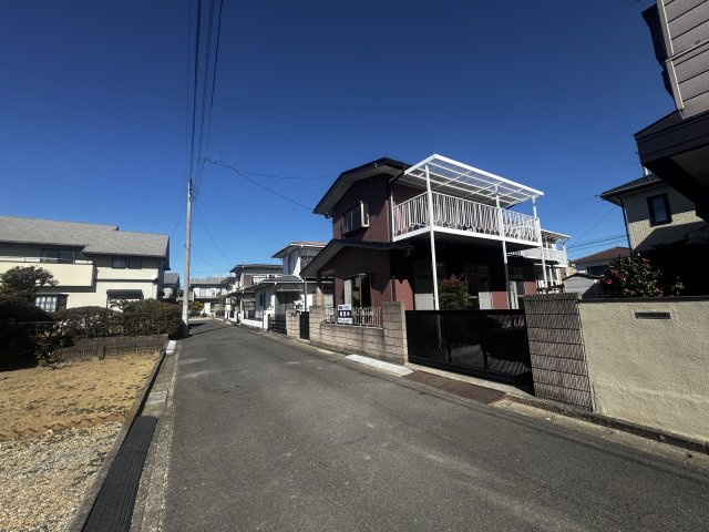 前橋市天川原町　中古住宅の前面道路含む現地写真|西側　接道幅員約5.0ｍ