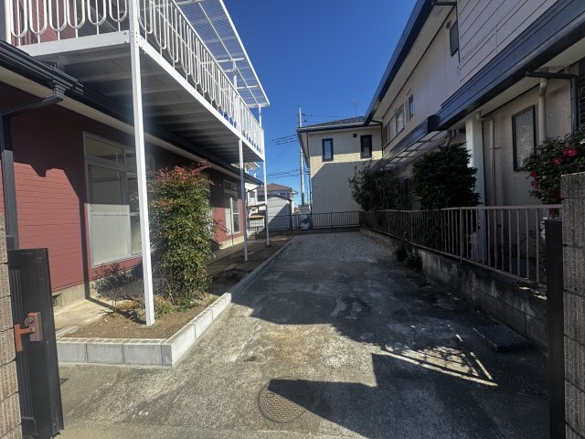 前橋市天川原町　中古住宅の駐車場|縦列2台駐車可能です！
