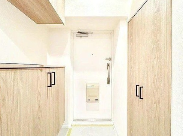 【玄関】 | 恒陽王子マンション | 帰り着くたびに洗練されたテイストの空間に迎えられ誇りと喜びを感じる玄関まわりです。