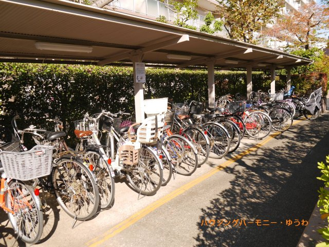 【駐輪場】 | 恒陽王子マンション | 屋根付きの駐輪場となっていますので、雨の日でも大切な自転車が濡れずに済みます。
