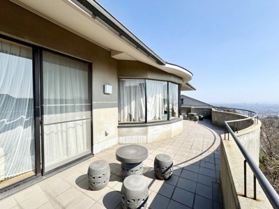 【バルコニー】 | 西宮市柏堂町　中古戸建 | 2階南向きバルコニー