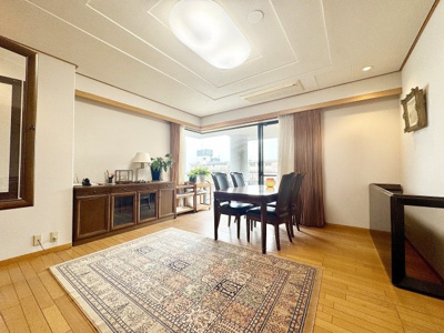 【居間・リビング】 | 西宮市柏堂町　中古戸建 | 1階リビング