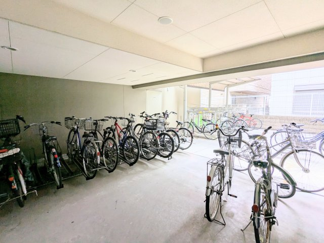 ライジングプレイス浅草弐番館の駐輪場|～駐輪場 写真～