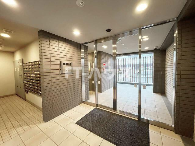 マイナビＳＴＡＹ幕張本郷駅前（Ｖｉｌｌａｇｅ　Ｈｏｕｓｅ幕張本郷）のエントランス