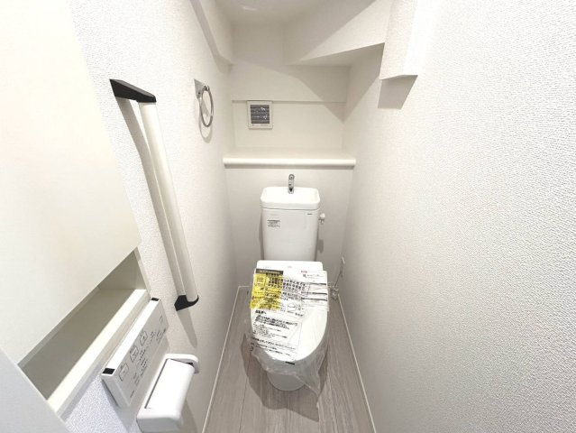 グラファーレ　一宮市木曽川町玉ノ井3期　全2区画分譲のトイレ|節水省エネ仕様の暖房便座付きシャワートイレです。