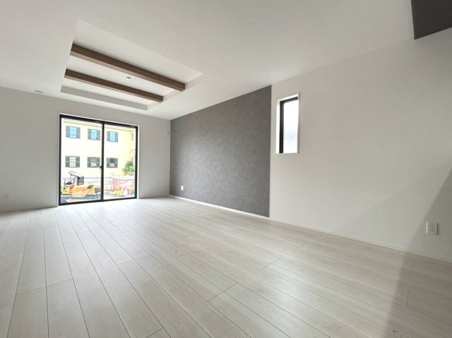 グラファーレ　一宮市木曽川町玉ノ井3期　全2区画分譲の居間・リビング|シンプルでモダンなデザインで床材は複合基材でキャスター傷や落下傷に強さを発揮します。