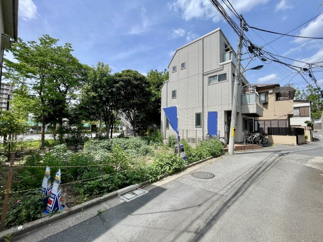 北区赤羽台3丁目　アクセス抜群×公園隣接　建築条件なし売地の前面道路含む現地写真|2026年5月撮影