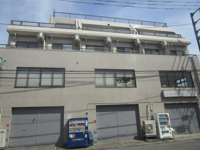川崎市高津区久地３丁目の倉庫