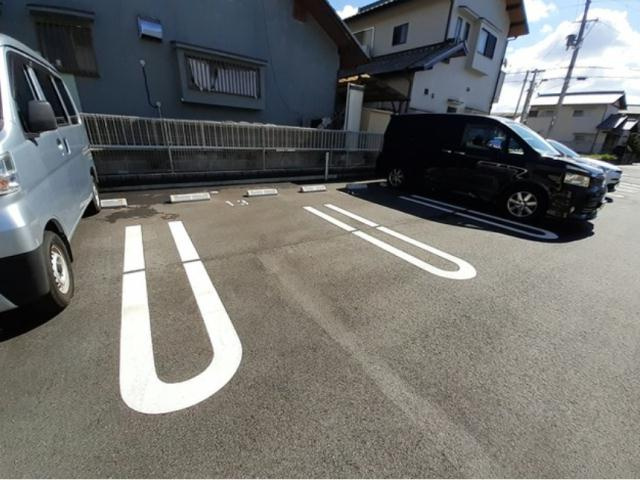 ファイン　コルソⅧＢの駐車場