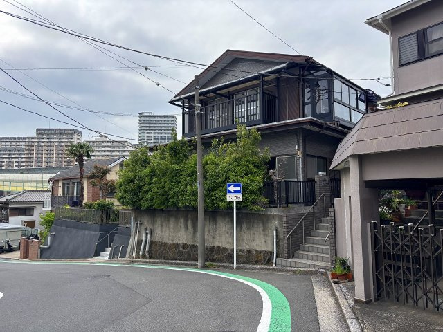 【前面道路含む現地写真】