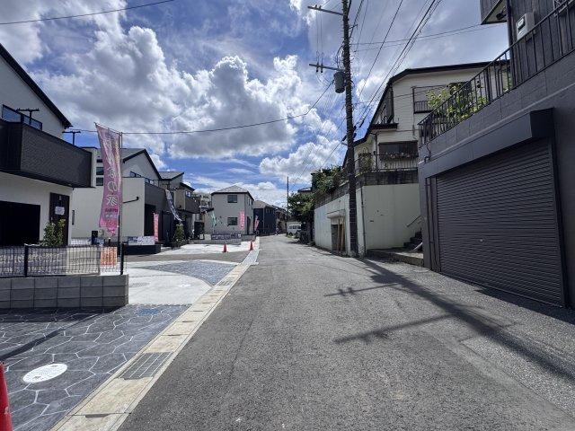 市川市曽谷４丁目新築戸建（曽谷16期）の前面道路含む現地写真|南西側前面道路・幅員約5ｍ