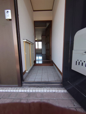 【玄関】 | リバティ勝原 | 玄関を入ってすぐの写真です
