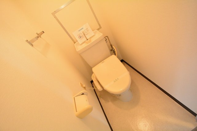 シンプルで機能的なトイレです♪