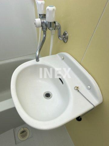 横浜市南区三春台のアパートの洗面所
