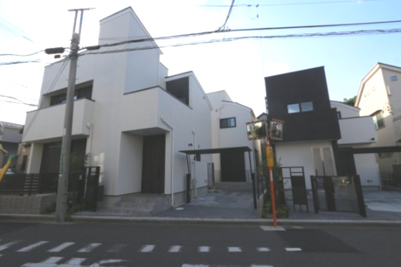 【＆RESORT HOUSE】西国分寺Ⅱ期の外観|『安心、安全を守る設備』
●地震の揺れを吸収 国土交通大臣認定「AIMダンパー」
●長持ちで強い37ミルの厚さのパワーボード