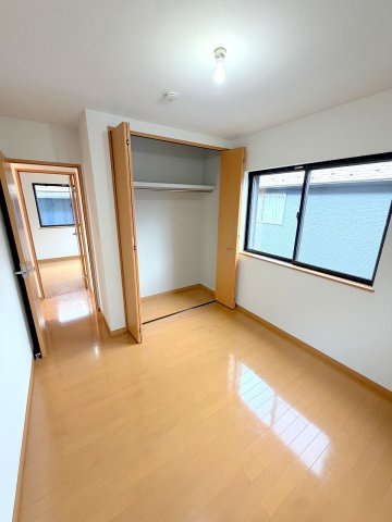 昭島市大神町４丁目の中古一戸建の洋室