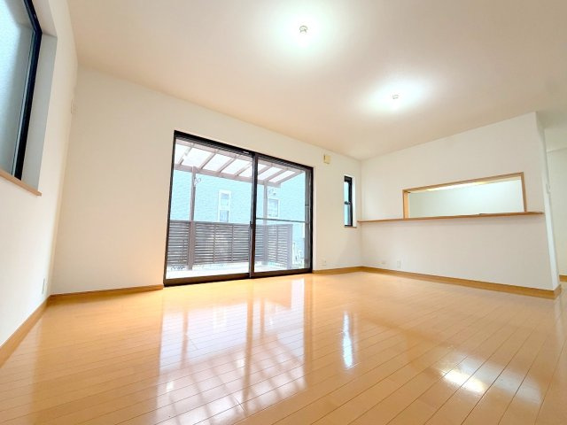 昭島市大神町４丁目の中古一戸建の居間・リビング
