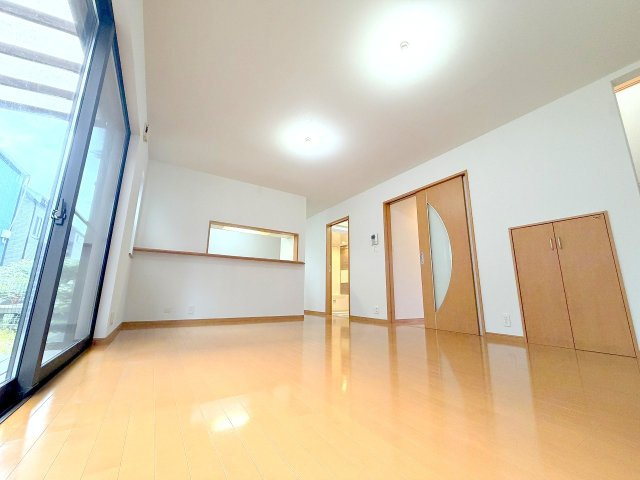 昭島市大神町４丁目の中古一戸建の居間・リビング