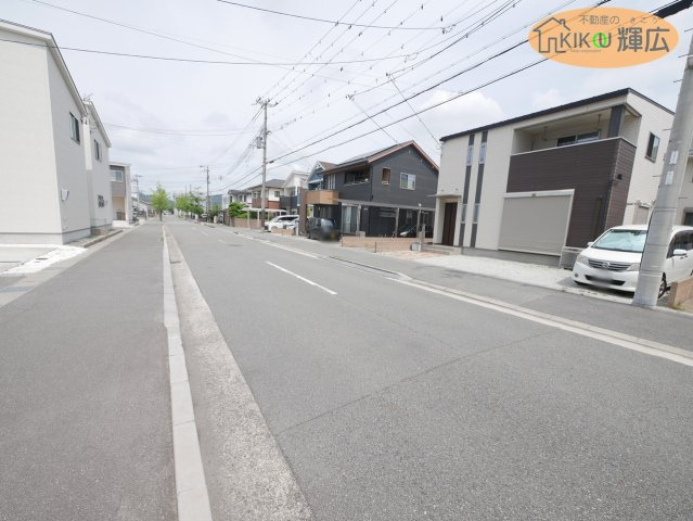 姫路市飾磨区今在家7丁目　中古戸建の前面道路含む現地写真