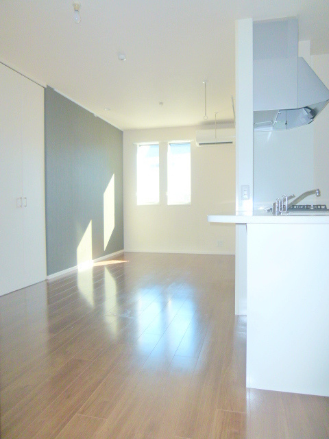 アネシス要町の居間・リビング|★キレイなフローリングのお部屋です★