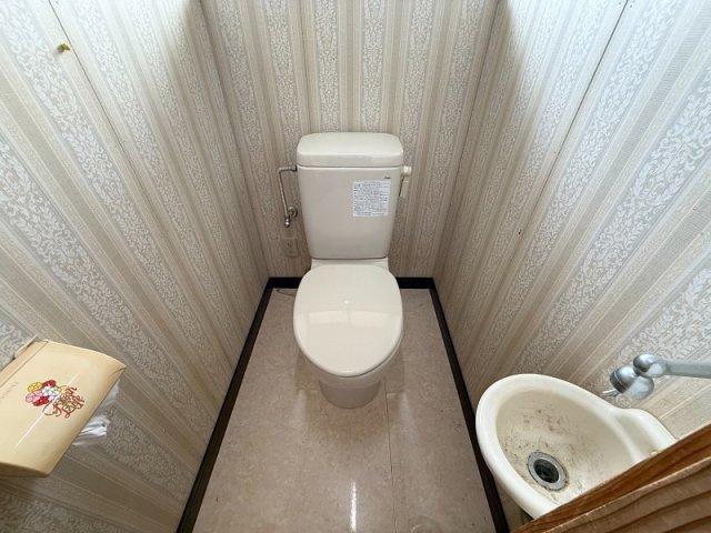 鵜渡越町一戸建【２棟一括】のトイレ